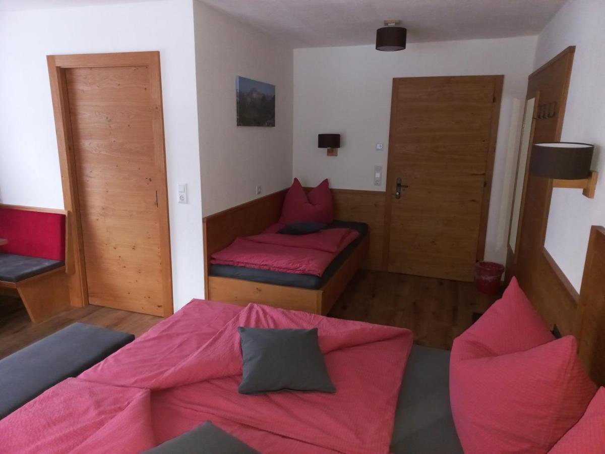 Haus Alpenflora Apartment Flirsch Luaran gambar