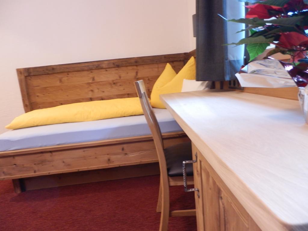 Haus Alpenflora Apartment Flirsch Luaran gambar